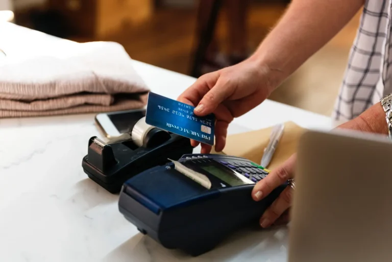 How to Avoid Travel Booking Fees: A Definitive Strategic Guide